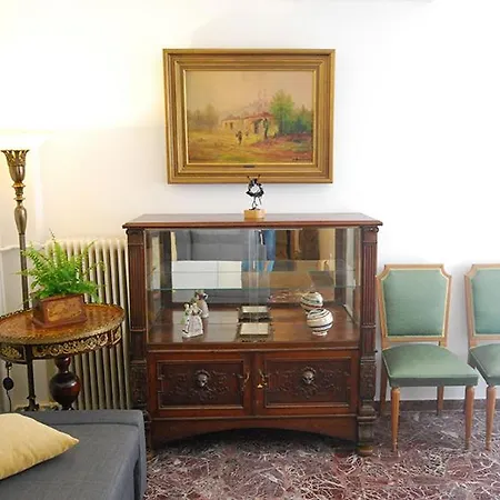 Lejlighed Lovely Boutique 2-bedroom Apartment. Olympia.